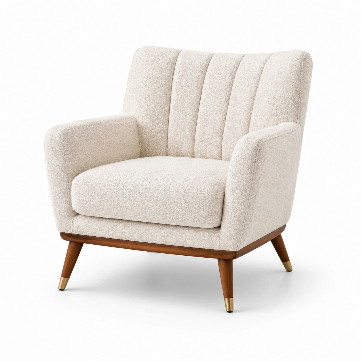 Poltrona in tessuto bouclé beige con gambe in legno e ottone